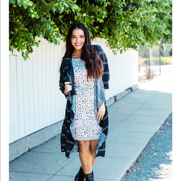 NWOT LuLaRoe Shirley M fits sizes 10-18 - Picture 6 of 6